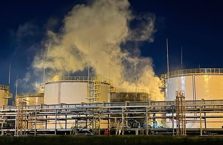 Фото © Губернатор Краснодарского края Кондратьев Пожар на Ильском нефтеперерабатывающем заводе в Краснодарском крае