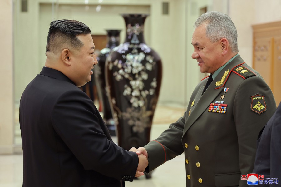 Встреча Ким Чен Ына и Сергея Шойгу. Фото kcna.kp