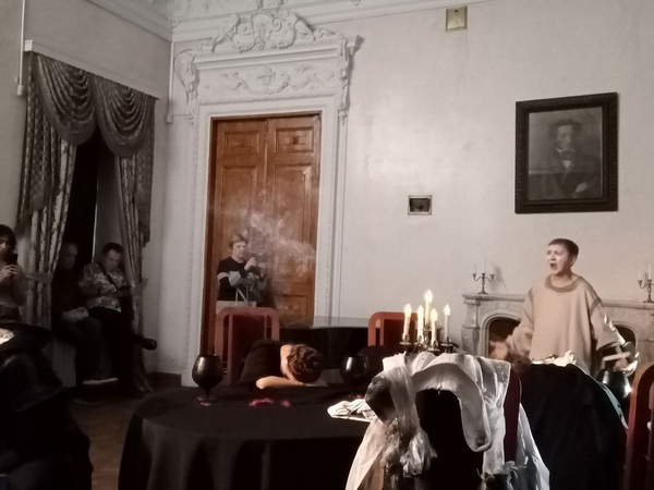 Фото автора новости Дениса Ступникова «Маленькие трагедии» Пушкина осовременили песней «Серебряной свадьбы»