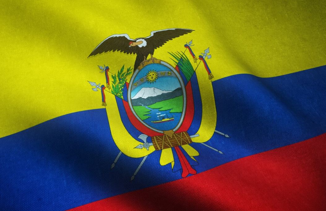 Фото: <a href="https://www.freepik.com/free-photo/closeup-shot-waving-flag-ecuador-with-interesting-textures_9927504.htm#query=%D1%8D%D0%BA%D0%B2%D0%B0%D0%B4%D0%BE%D1%80%20%D1%84%D0%BB%D0%B0%D0%B3&position=3&from_view=search&track=ais&uuid=2628251c-d8d5-4e5a-a78c-efd9327604d0">wirestock</a> / Freepik