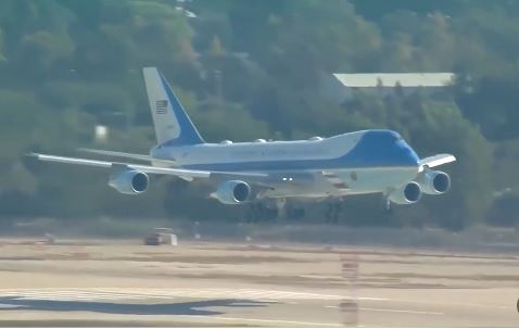 Трамп прилетел в                      Израиль