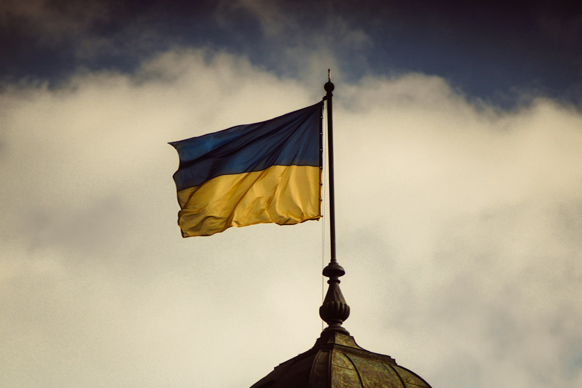 Партия Порошенко потребовала отставки правительства Украины