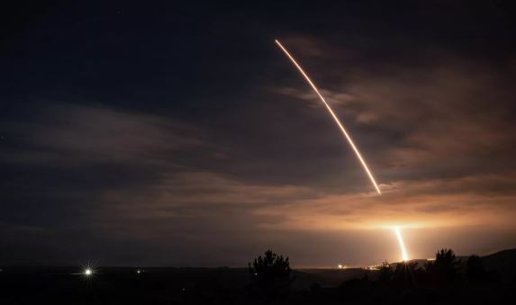 США провели испытание ракеты Minuteman III, способной нести ядерный заряд США провели испытание ракеты Minuteman III, способной нести ядерный заряд