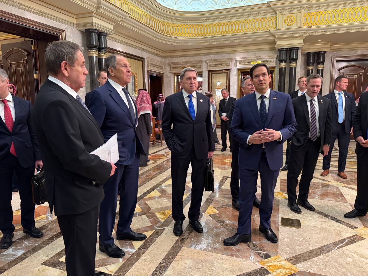 Российская и американская делегации в перерыве между переговорами © Telegram/МИД РФ © Telegram/МИД РФ