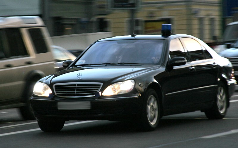 © KM.RU Автомобиль чиновника © KM.RU