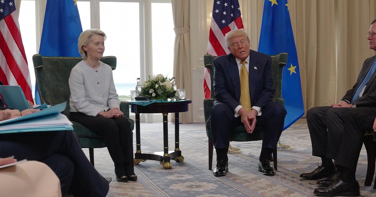 Встреча Дональда Трампа и Урсулы фон дер Ляйен. Скриншот видео Встреча Дональда Трампа и Урсулы фон дер Ляйен