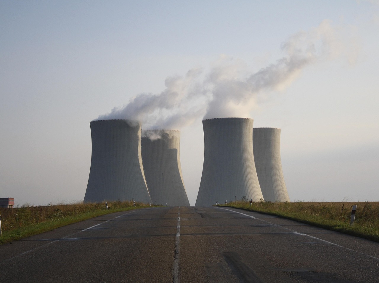 nuclear-power-plant-744424_1280.jpg?1757995691