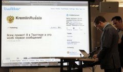 Дмитрий Медведев регистрируется в Twitter © фото с сайта dirty.ru Дмитрий Медведев регистрируется в Twitter © фото с сайта dirty.ru
