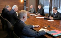 Встреча Дмитрия Медведева с лидерами парламентских партий. Фото пресс-службы президента РФ Встреча Дмитрия Медведева с лидерами парламентских партий. Фото пресс-службы пре