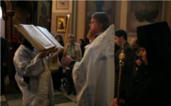 Служба в русском Свято-Троицком соборе в Иерусалиме. Фото с сайта simvol-veri.ru Служба в русском Свято-Троицком соборе в Иерусалиме. Фото с сайта simvol-veri.ru